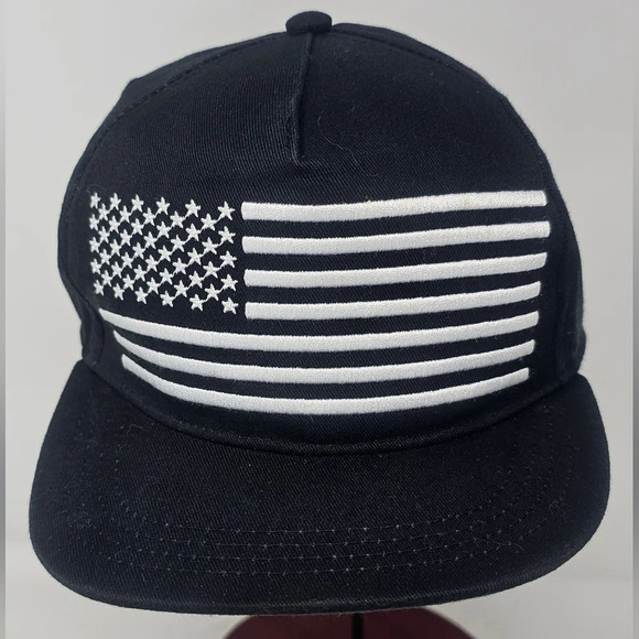 KnuckleHeads Little Threads USA BW Flag Snap Back Trucker Hat Toddler Size Small - Picture 1 of 16